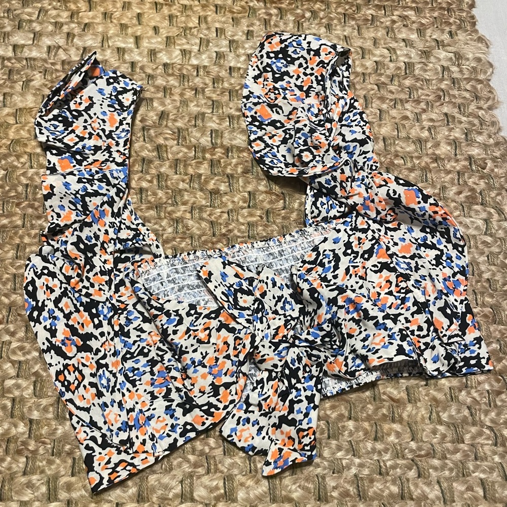 MAAJI ❤️‍🔥 GLOWY FLUTTER SLEEVE SMOCKED CROP TOP NWT SIZE MEDIUM - Picture 7 of 10